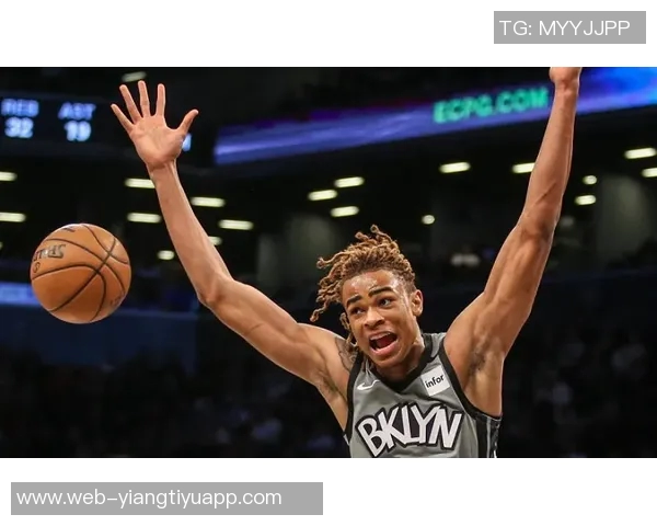 克拉克斯顿强势表现一攻一防完美配合助力球队稳住局势